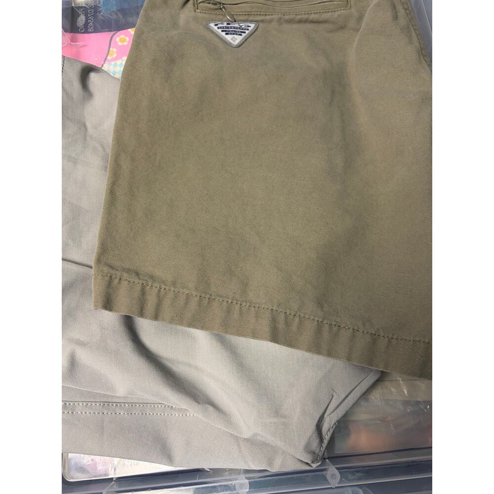Columbia Khaki Canvas Cargo Shorts with D ring size Medium - Picture 2 of 9